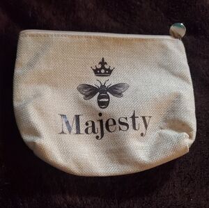 Majesty Cream Pouch